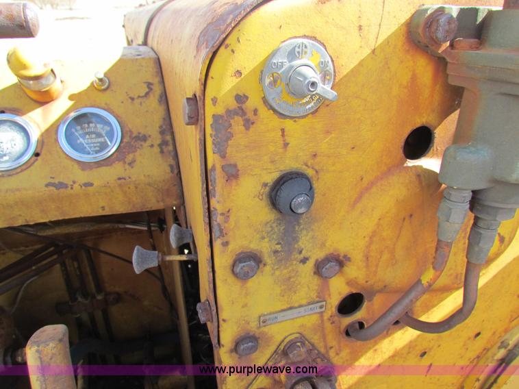 image for item H7276 Caterpillar DW10 scraper