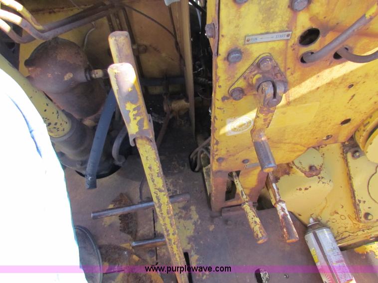 image for item H7276 Caterpillar DW10 scraper