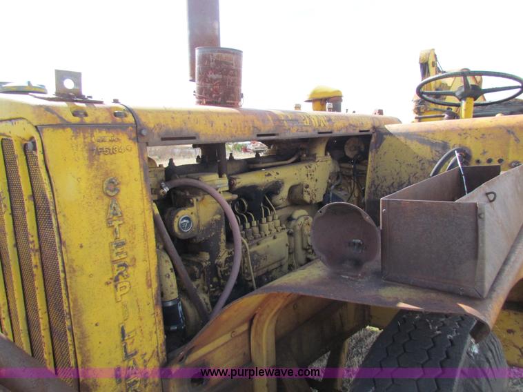 image for item H7276 Caterpillar DW10 scraper