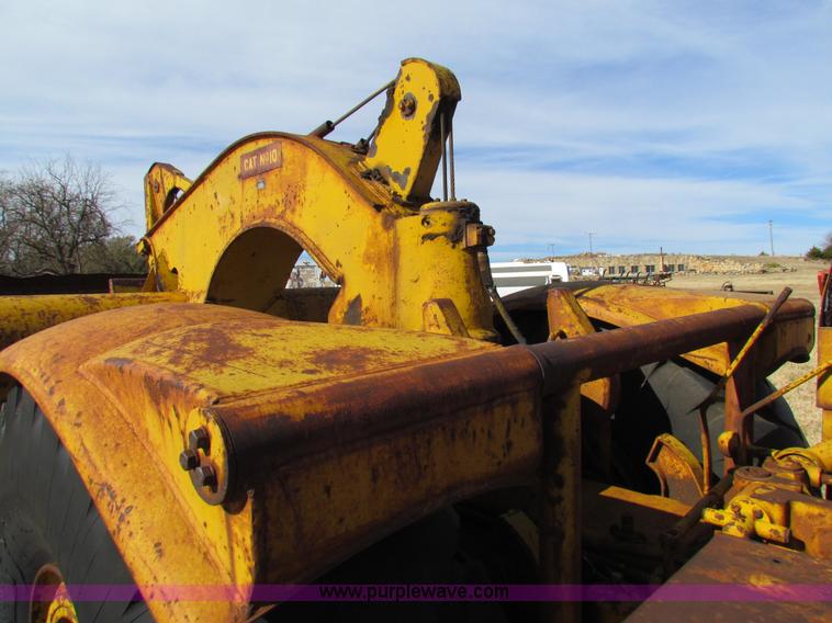 image for item H7276 Caterpillar DW10 scraper
