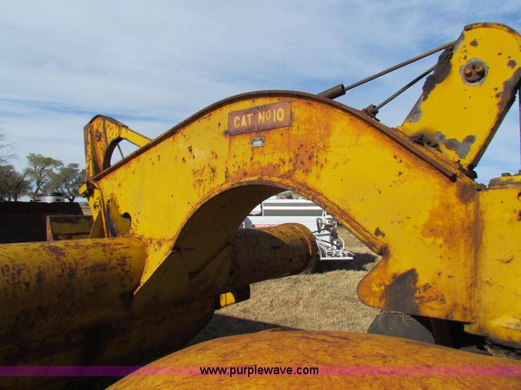 image for item H7276 Caterpillar DW10 scraper