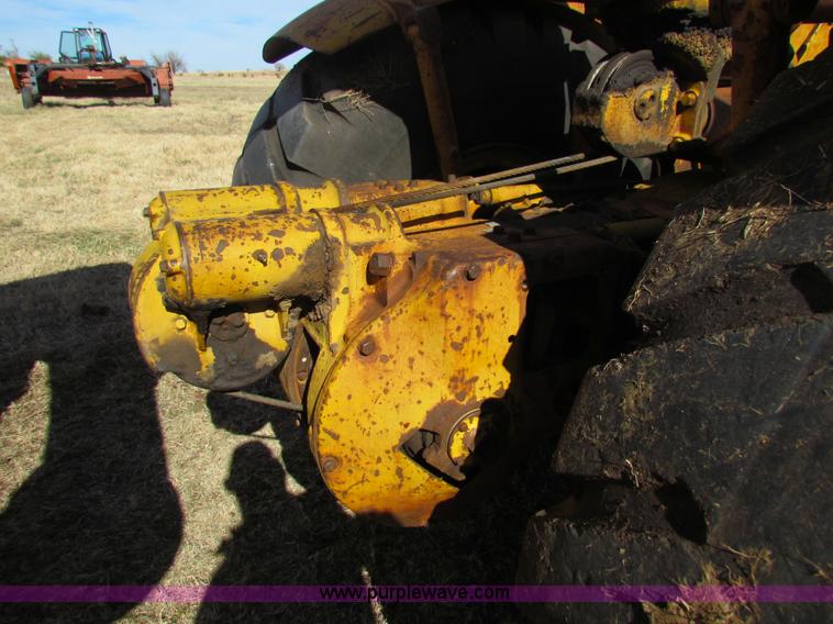 image for item H7276 Caterpillar DW10 scraper