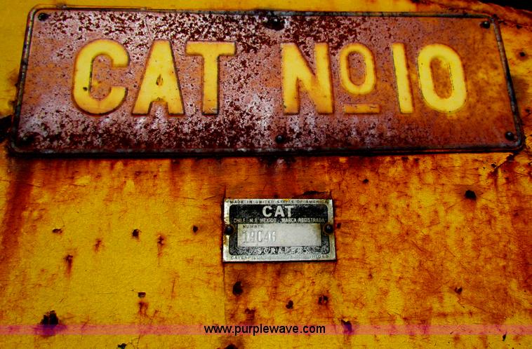 image for item H7276 Caterpillar DW10 scraper