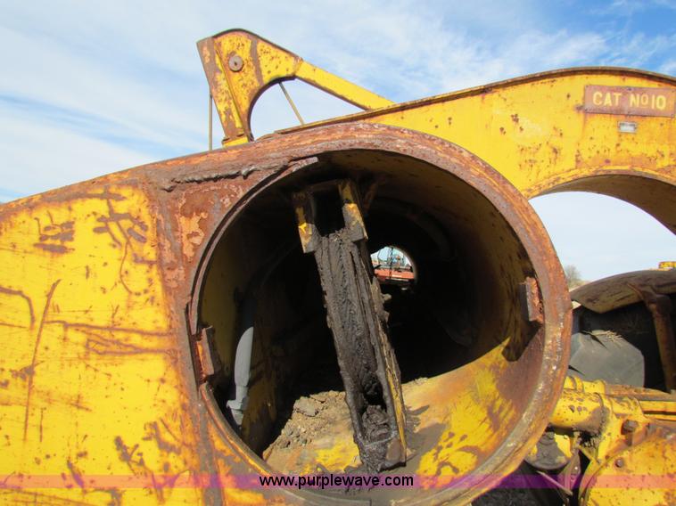 image for item H7276 Caterpillar DW10 scraper