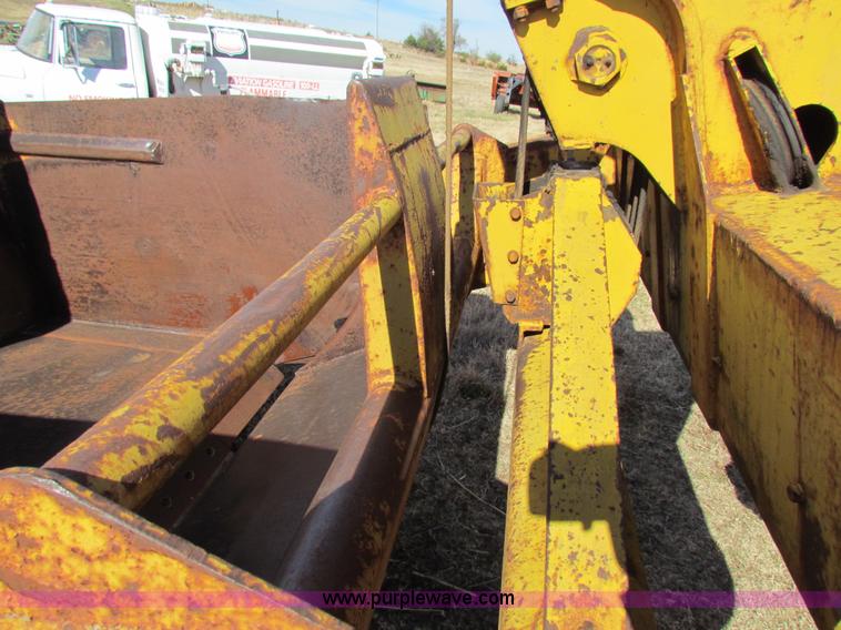 image for item H7276 Caterpillar DW10 scraper