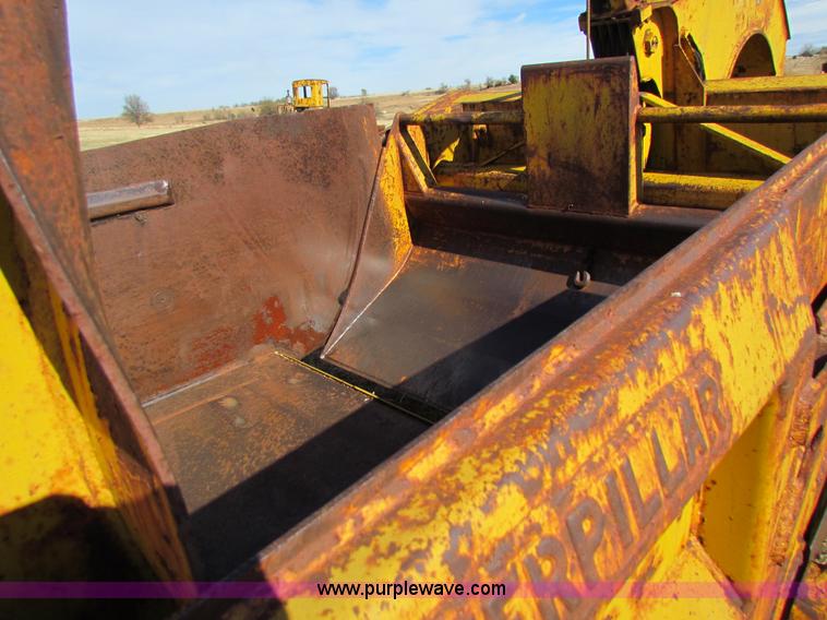 image for item H7276 Caterpillar DW10 scraper