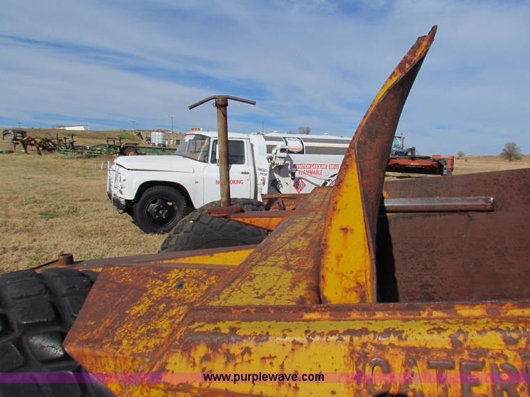 image for item H7276 Caterpillar DW10 scraper