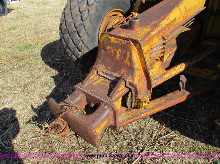 image for item H7276 Caterpillar DW10 scraper