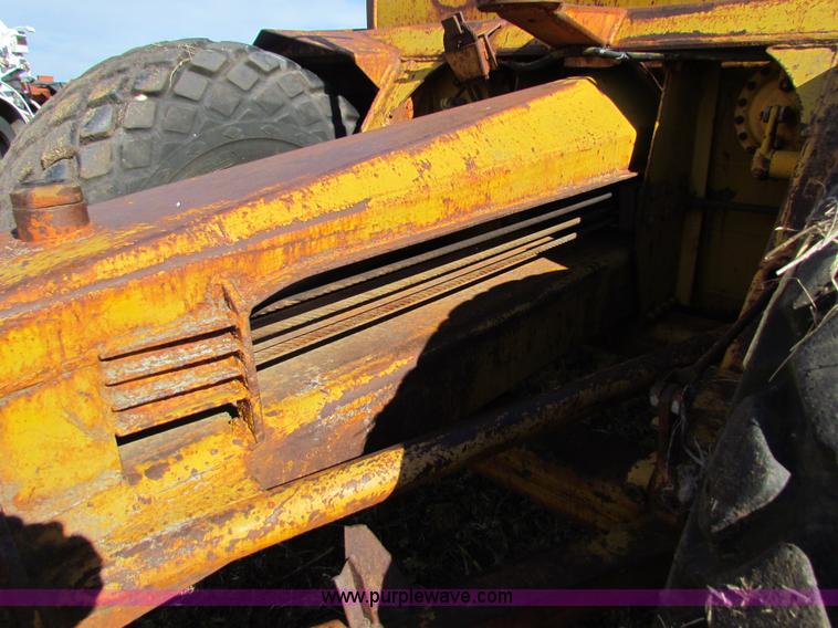 image for item H7276 Caterpillar DW10 scraper