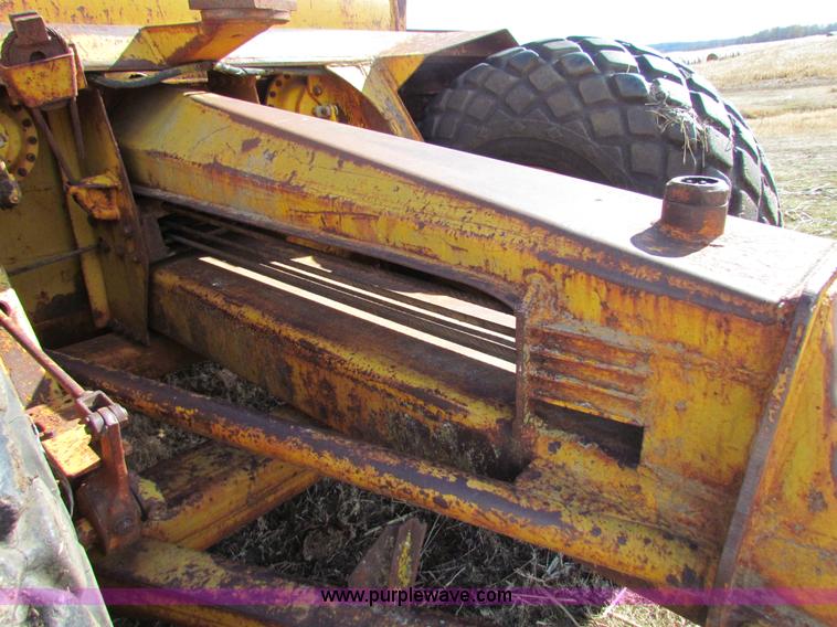 image for item H7276 Caterpillar DW10 scraper