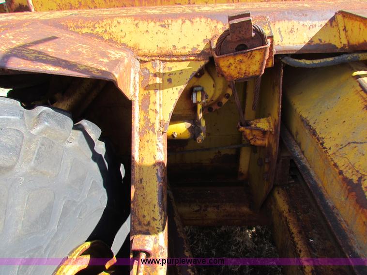 image for item H7276 Caterpillar DW10 scraper