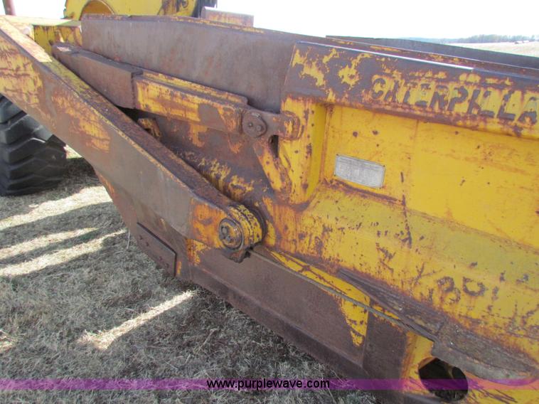 image for item H7276 Caterpillar DW10 scraper