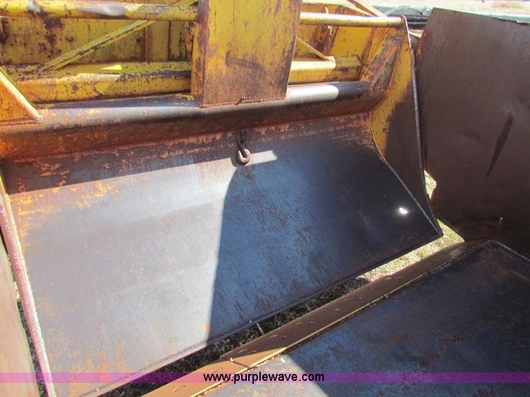 image for item H7276 Caterpillar DW10 scraper