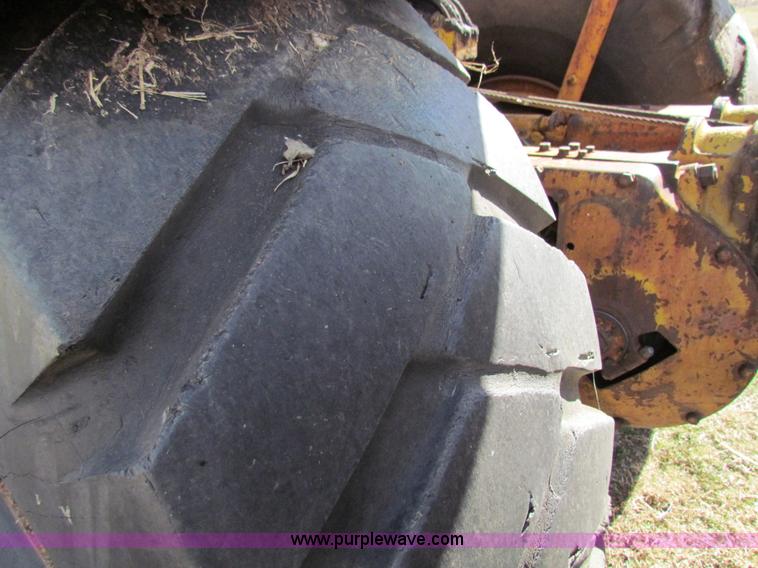 image for item H7276 Caterpillar DW10 scraper