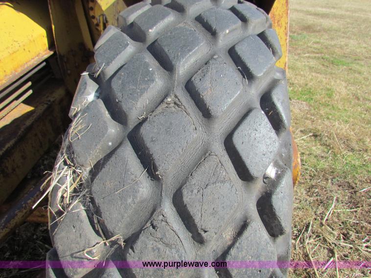 image for item H7276 Caterpillar DW10 scraper