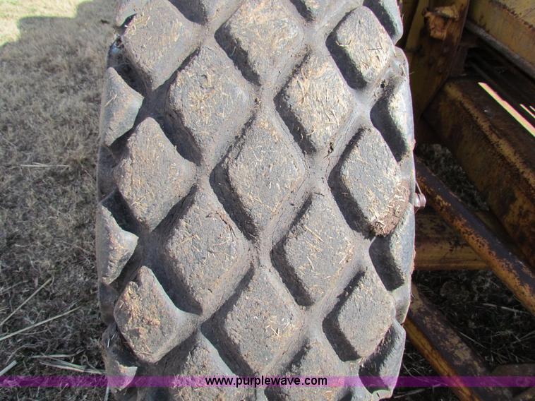 image for item H7276 Caterpillar DW10 scraper