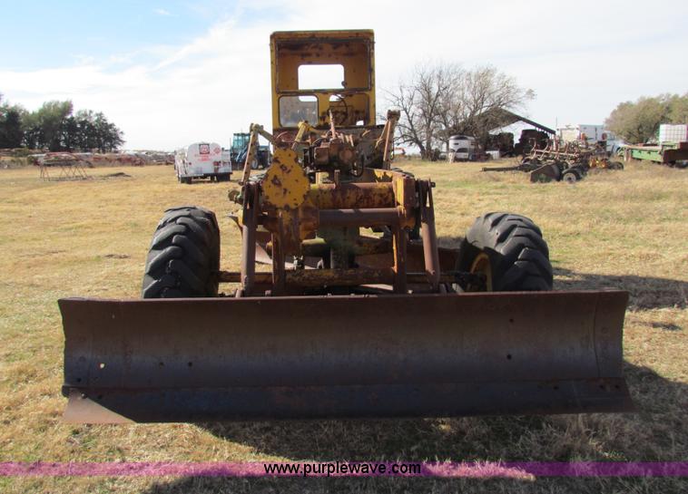 image for item H7277 Caterpillar 12 motor grader