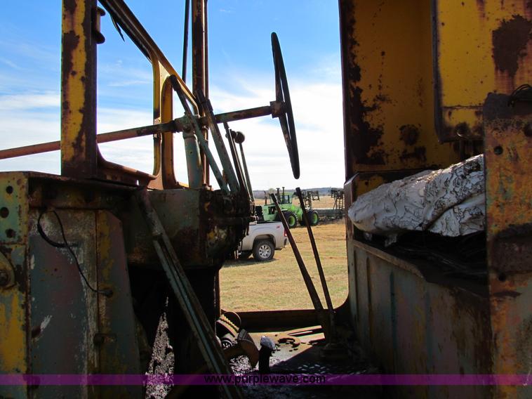 image for item H7277 Caterpillar 12 motor grader