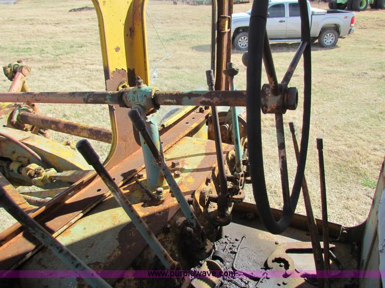 image for item H7277 Caterpillar 12 motor grader