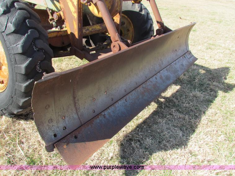 image for item H7277 Caterpillar 12 motor grader