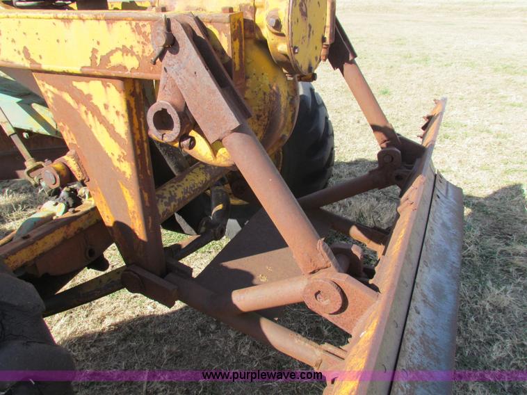 image for item H7277 Caterpillar 12 motor grader