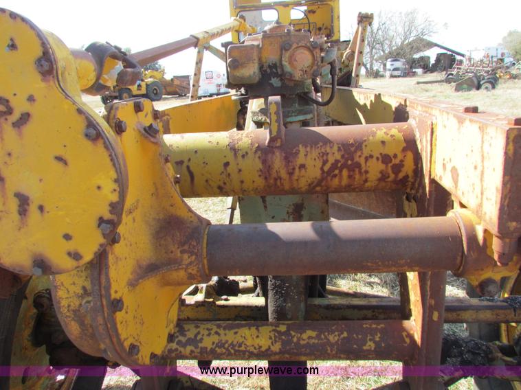 image for item H7277 Caterpillar 12 motor grader