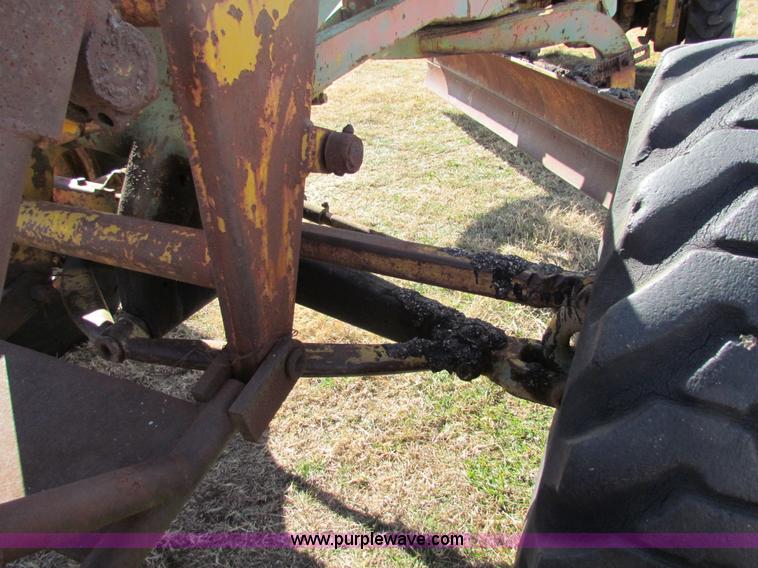 image for item H7277 Caterpillar 12 motor grader