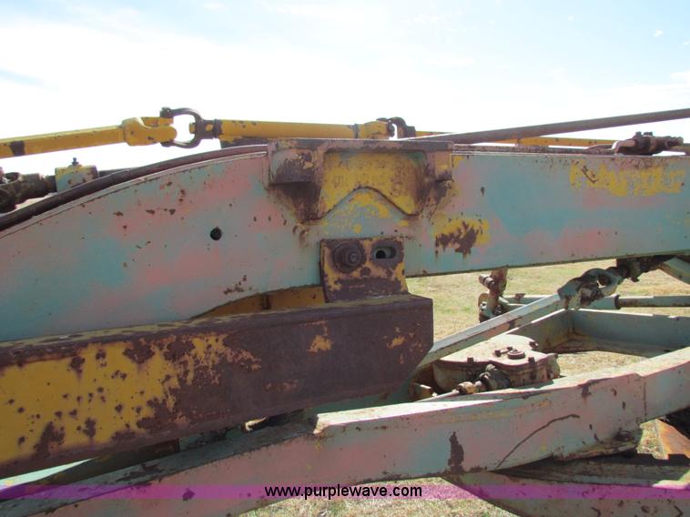image for item H7277 Caterpillar 12 motor grader