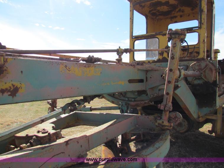 image for item H7277 Caterpillar 12 motor grader