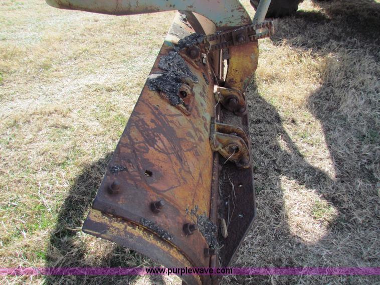 image for item H7277 Caterpillar 12 motor grader