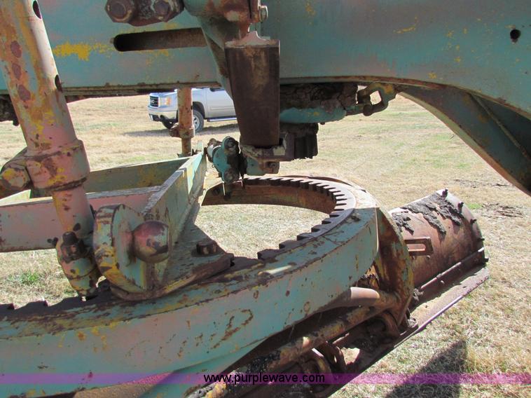 image for item H7277 Caterpillar 12 motor grader