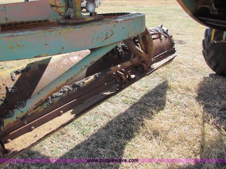 image for item H7277 Caterpillar 12 motor grader