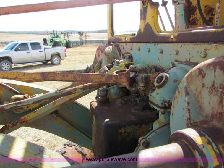 image for item H7277 Caterpillar 12 motor grader