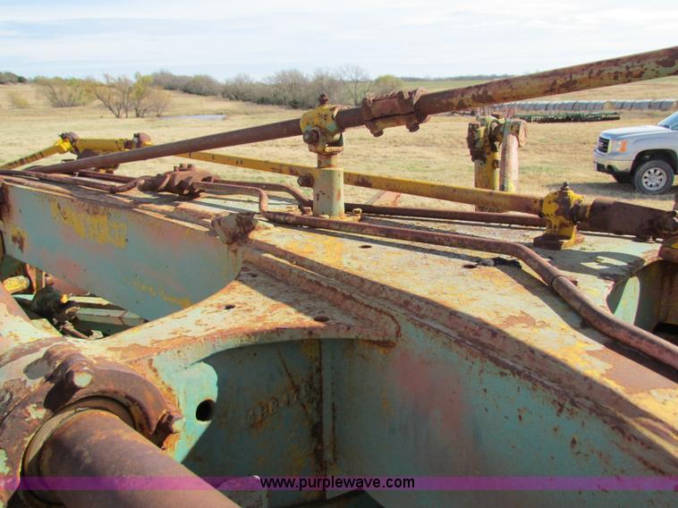 image for item H7277 Caterpillar 12 motor grader