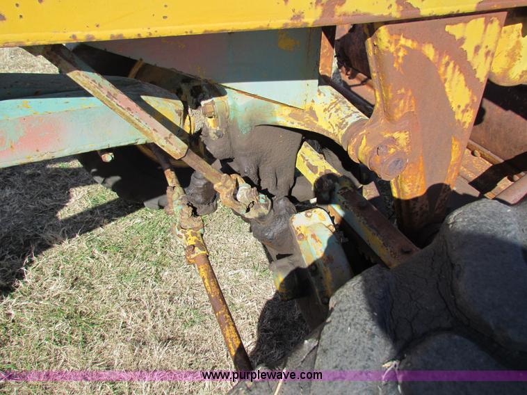 image for item H7277 Caterpillar 12 motor grader