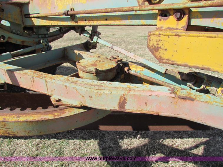 image for item H7277 Caterpillar 12 motor grader