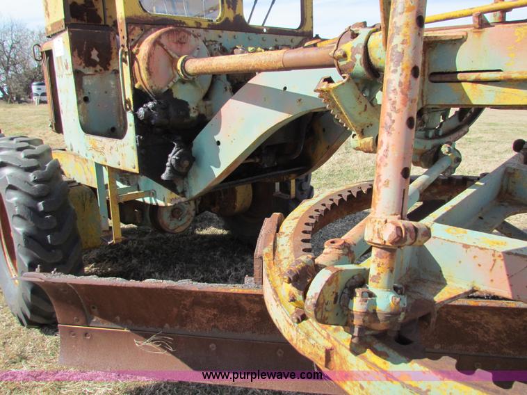 image for item H7277 Caterpillar 12 motor grader