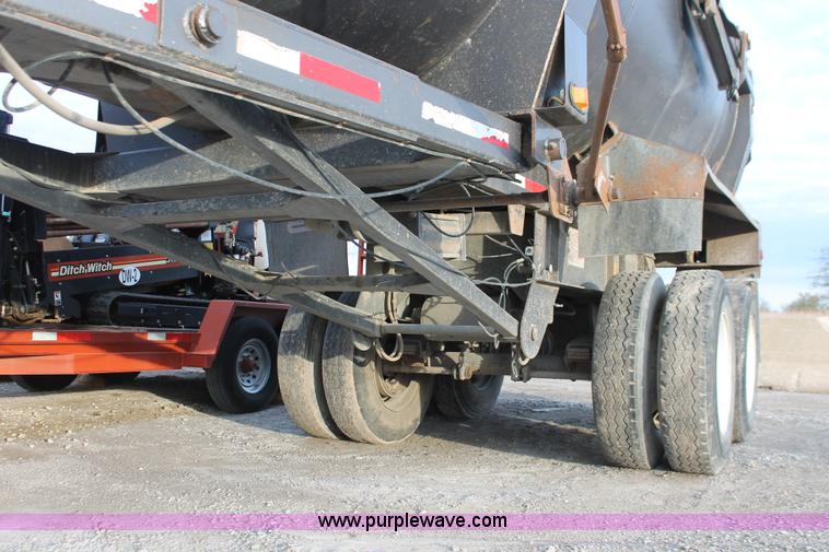image for item H8416 1998 Travis barrel end dump trailer