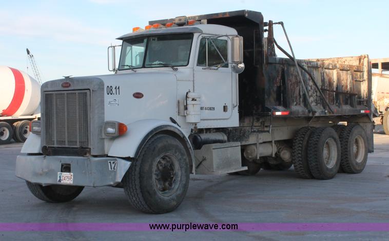 image for item H8419 1992 Peterbilt 357 dump truck