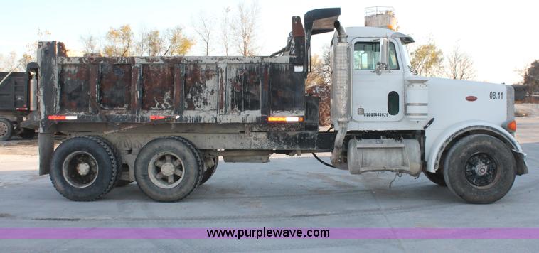 image for item H8419 1992 Peterbilt 357 dump truck