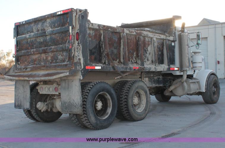 image for item H8419 1992 Peterbilt 357 dump truck