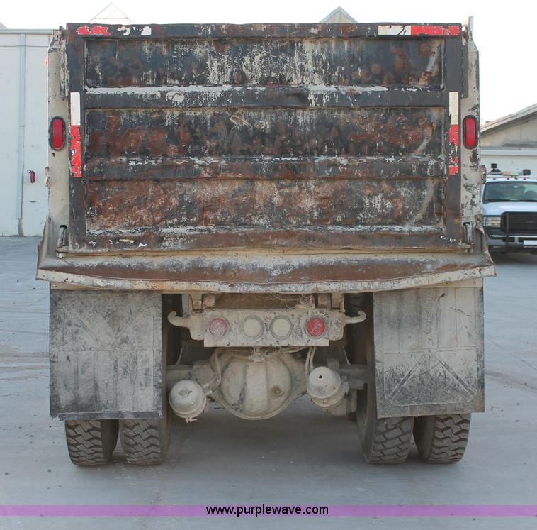 image for item H8419 1992 Peterbilt 357 dump truck