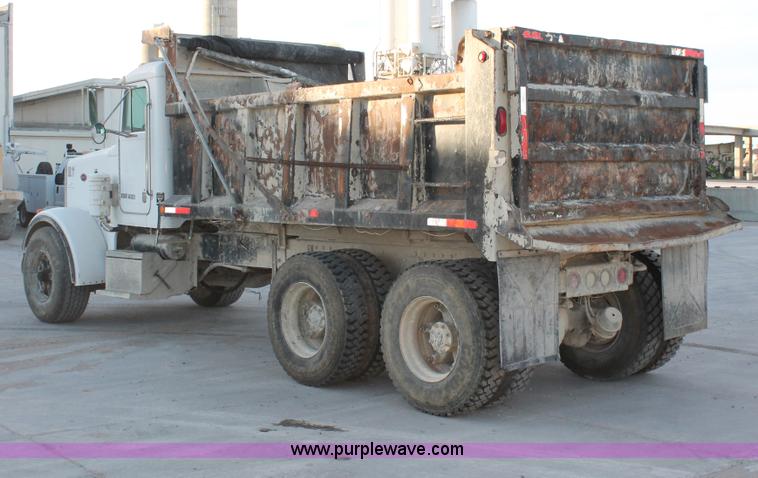 image for item H8419 1992 Peterbilt 357 dump truck