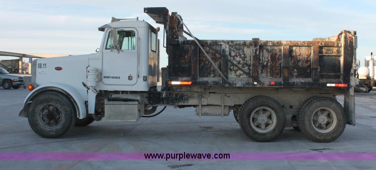 image for item H8419 1992 Peterbilt 357 dump truck