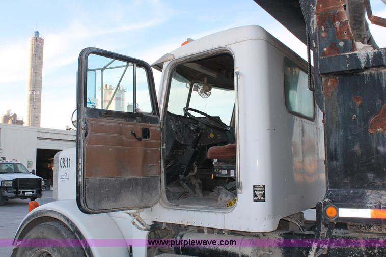 image for item H8419 1992 Peterbilt 357 dump truck
