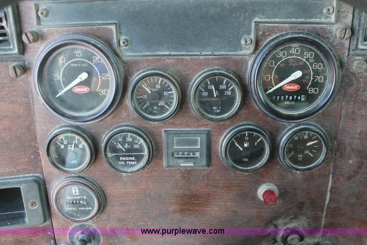 image for item H8419 1992 Peterbilt 357 dump truck