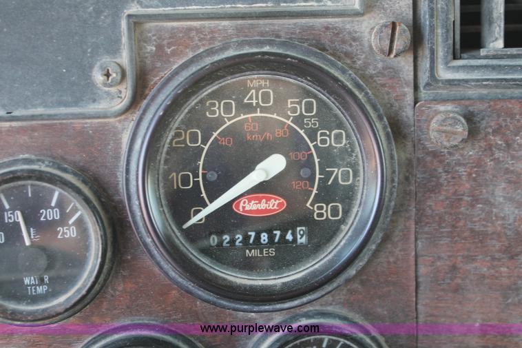 image for item H8419 1992 Peterbilt 357 dump truck