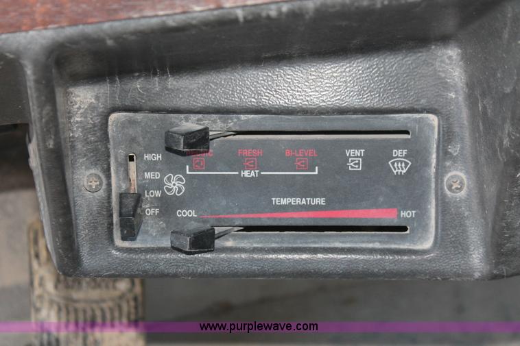 image for item H8419 1992 Peterbilt 357 dump truck