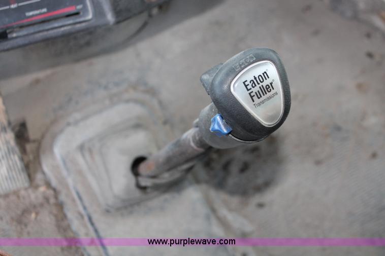 image for item H8419 1992 Peterbilt 357 dump truck