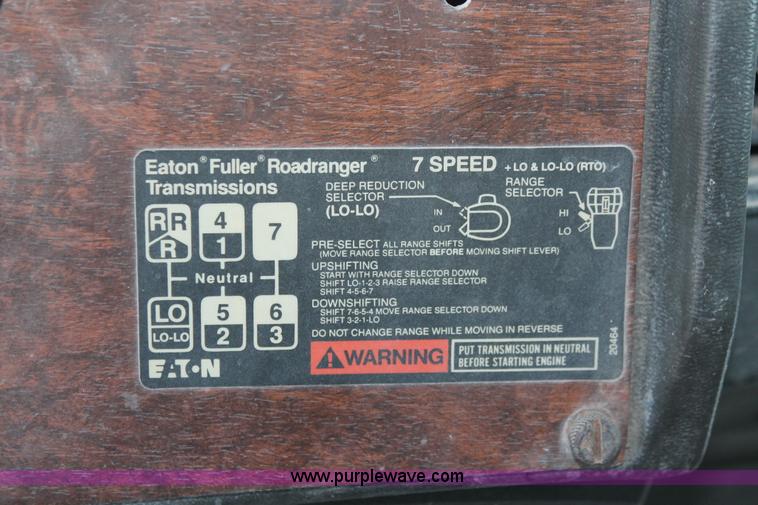 image for item H8419 1992 Peterbilt 357 dump truck